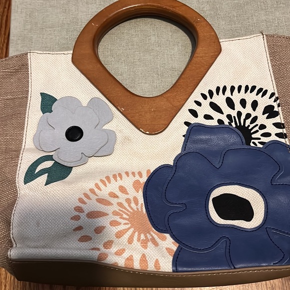 Walking Dead fans!! Show props with authenticity card. Maggie purse! - Picture 2 of 5